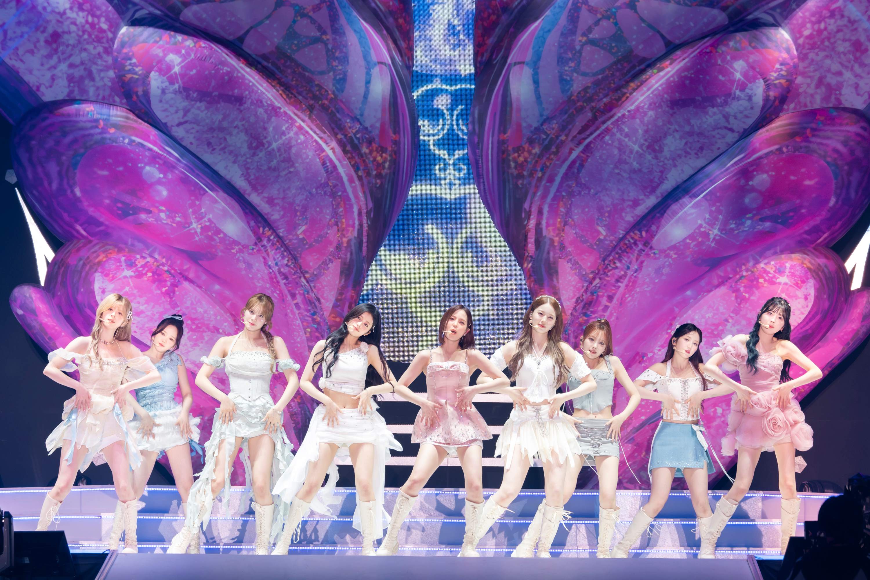 NiziU、初の“Winter Tour” NiziU Live with U 2024-2025 “AWAKE